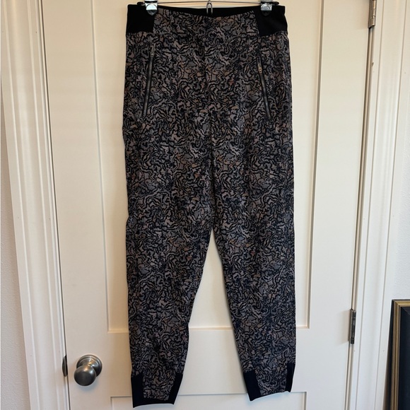 Athleta Black and White Patterned Track Pants - Picture 3 of 7
